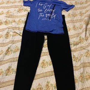 🚨 PRICE IS FIRM 🚨💙🖤 cute graphic tee w/leggings 💙🖤